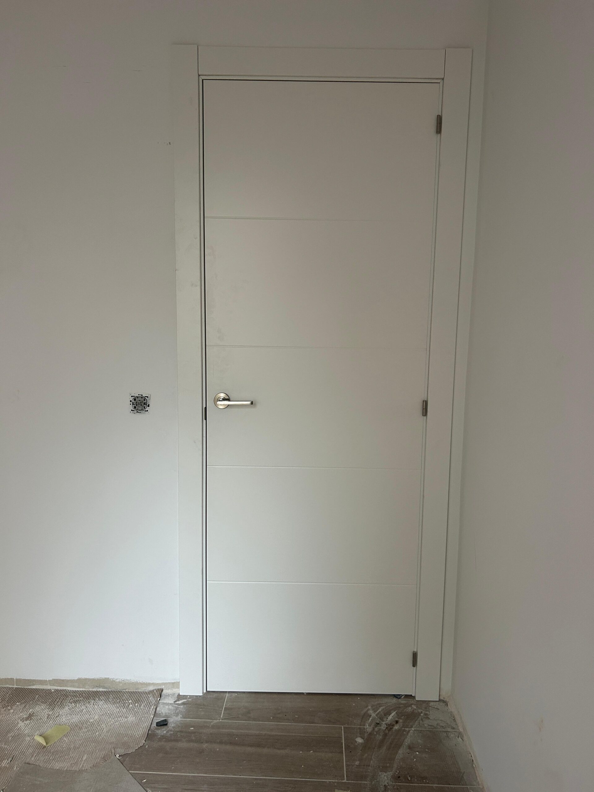 Puerta instalada por PVC Proline